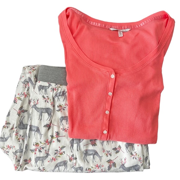 Victoria's Secret Other - Victoria's Secret Womens Deer Lounge Pajama Pants V-neck pajama top. Siz…